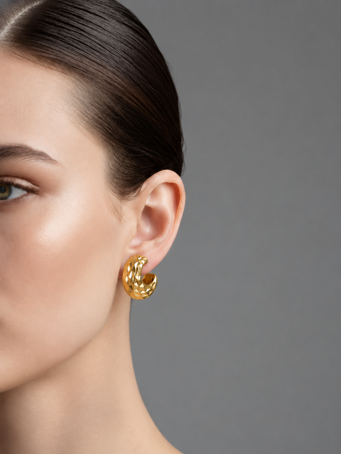 French Retro Square Crystal Stud Earrings – 18K Gold Plated