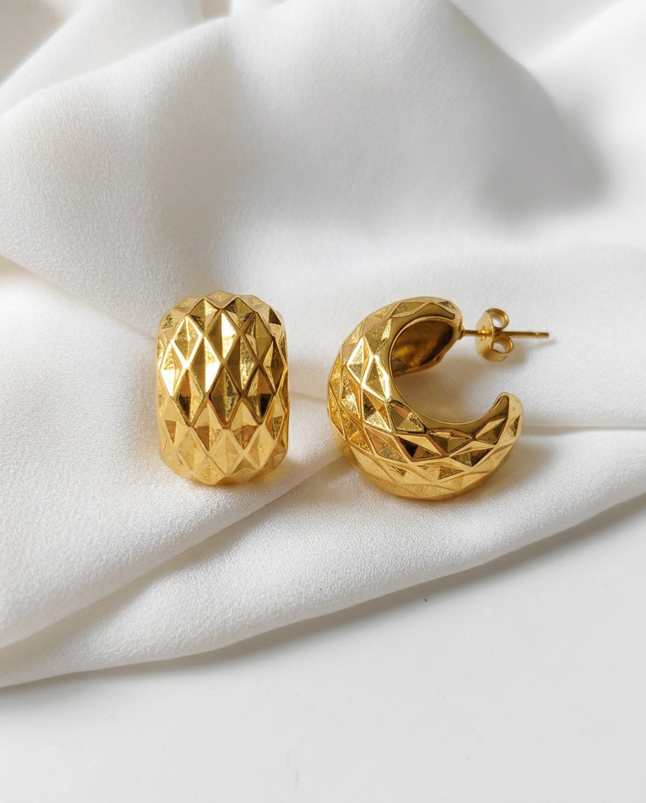 French Retro Square Crystal Stud Earrings – 18K Gold Plated